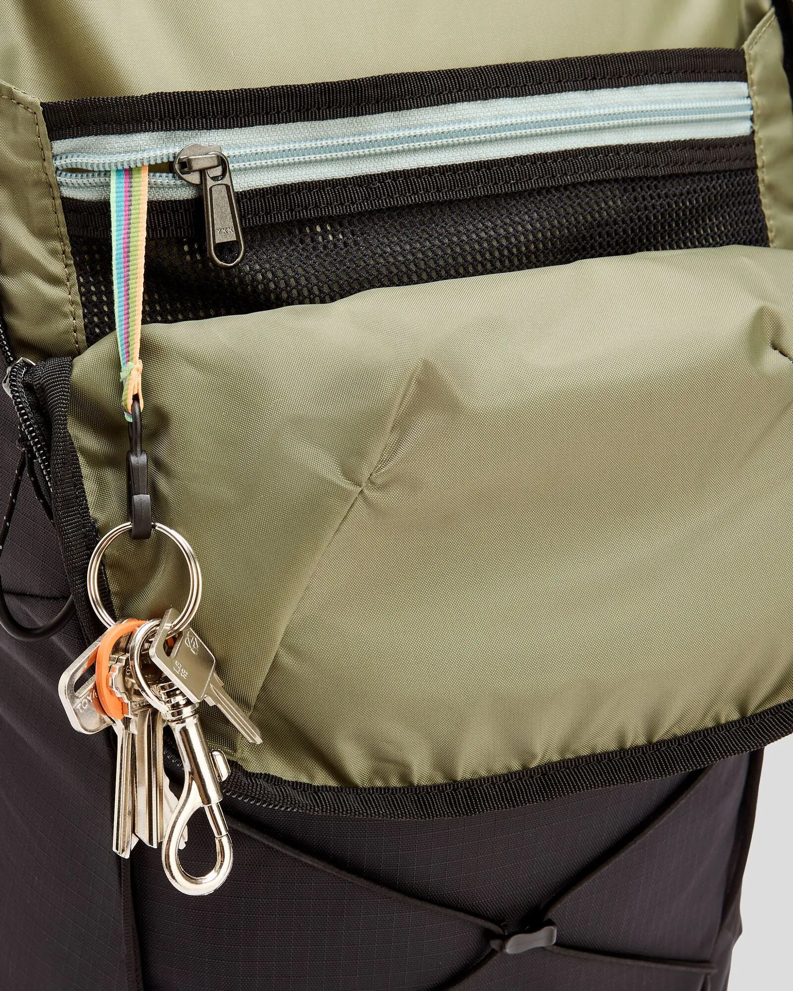 Axon Escape Backpack - 22L - Black Stingray