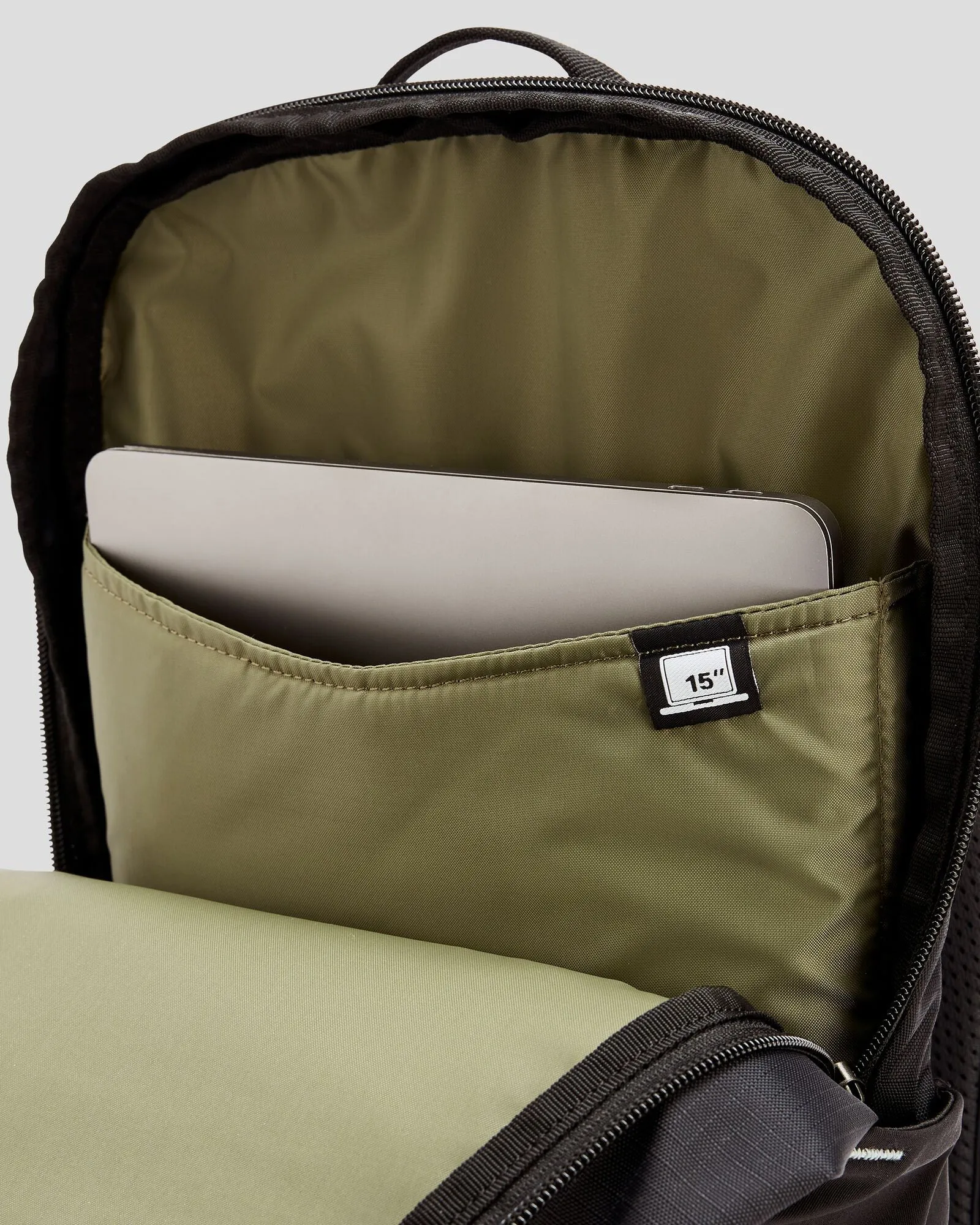 Axon Escape Backpack - 22L - Black Stingray