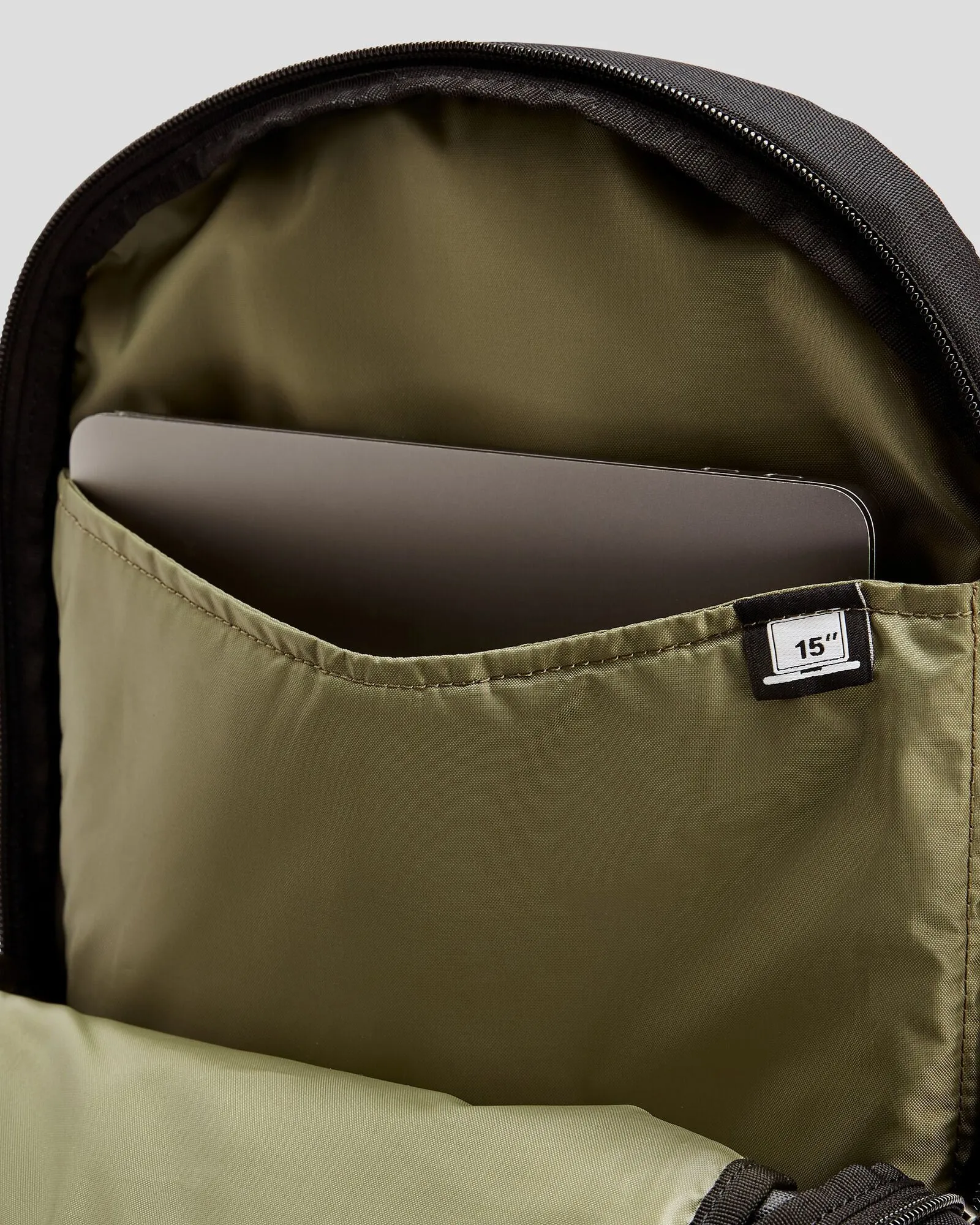 Axon Everyday Backpack - 20L - Black Stingray