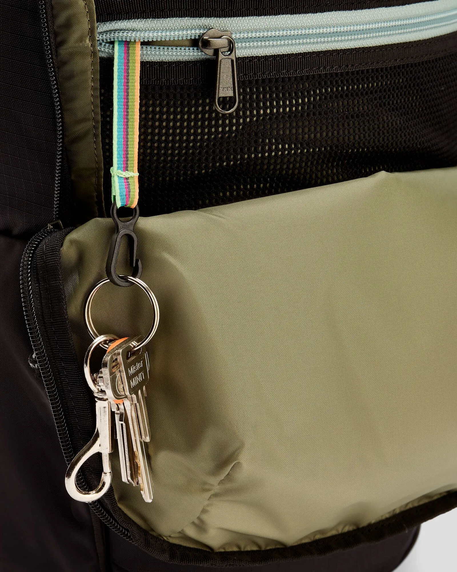 Axon Everyday Backpack - 20L - Black Stingray