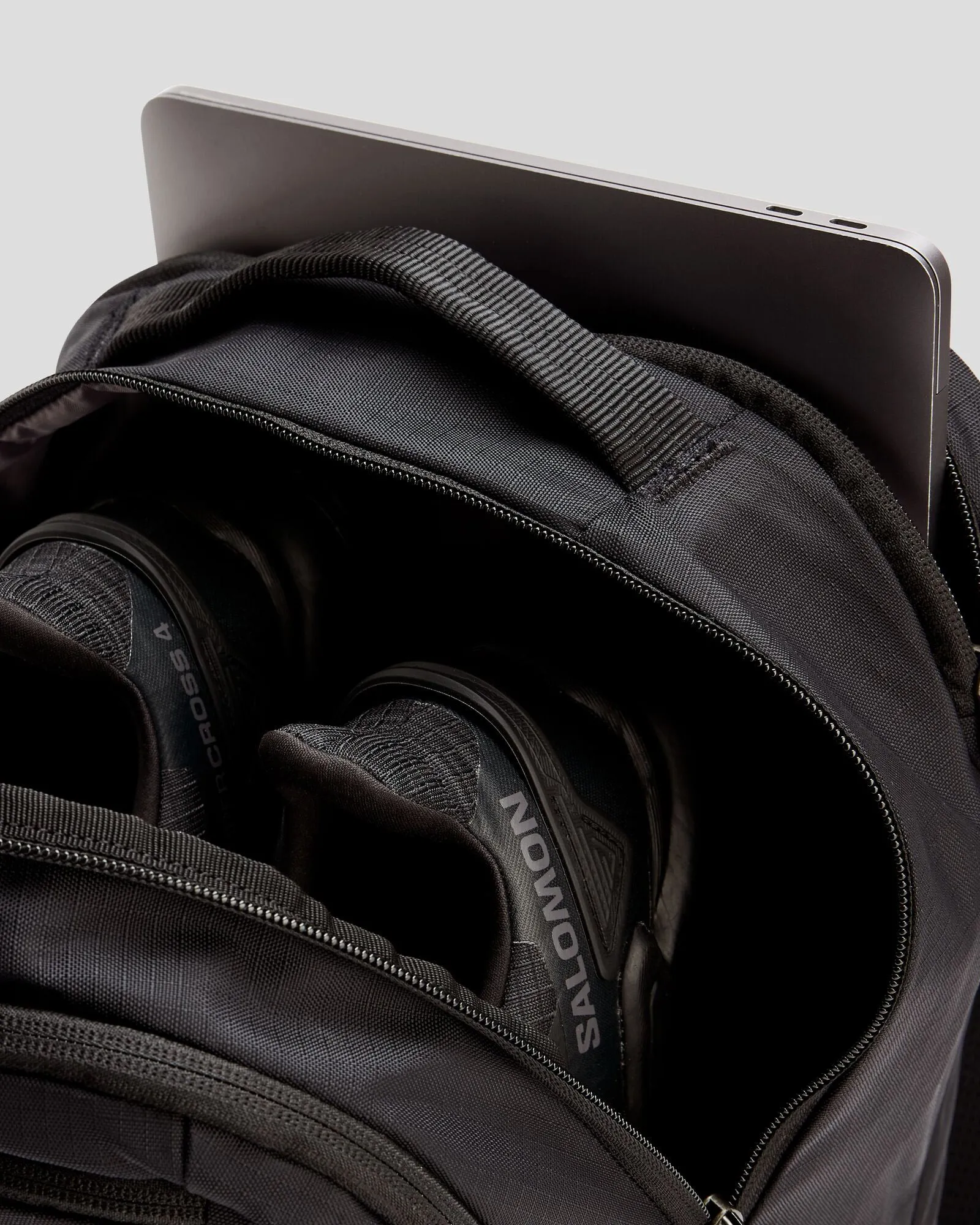 Axon Everyday Backpack - 25L - Black Stingray