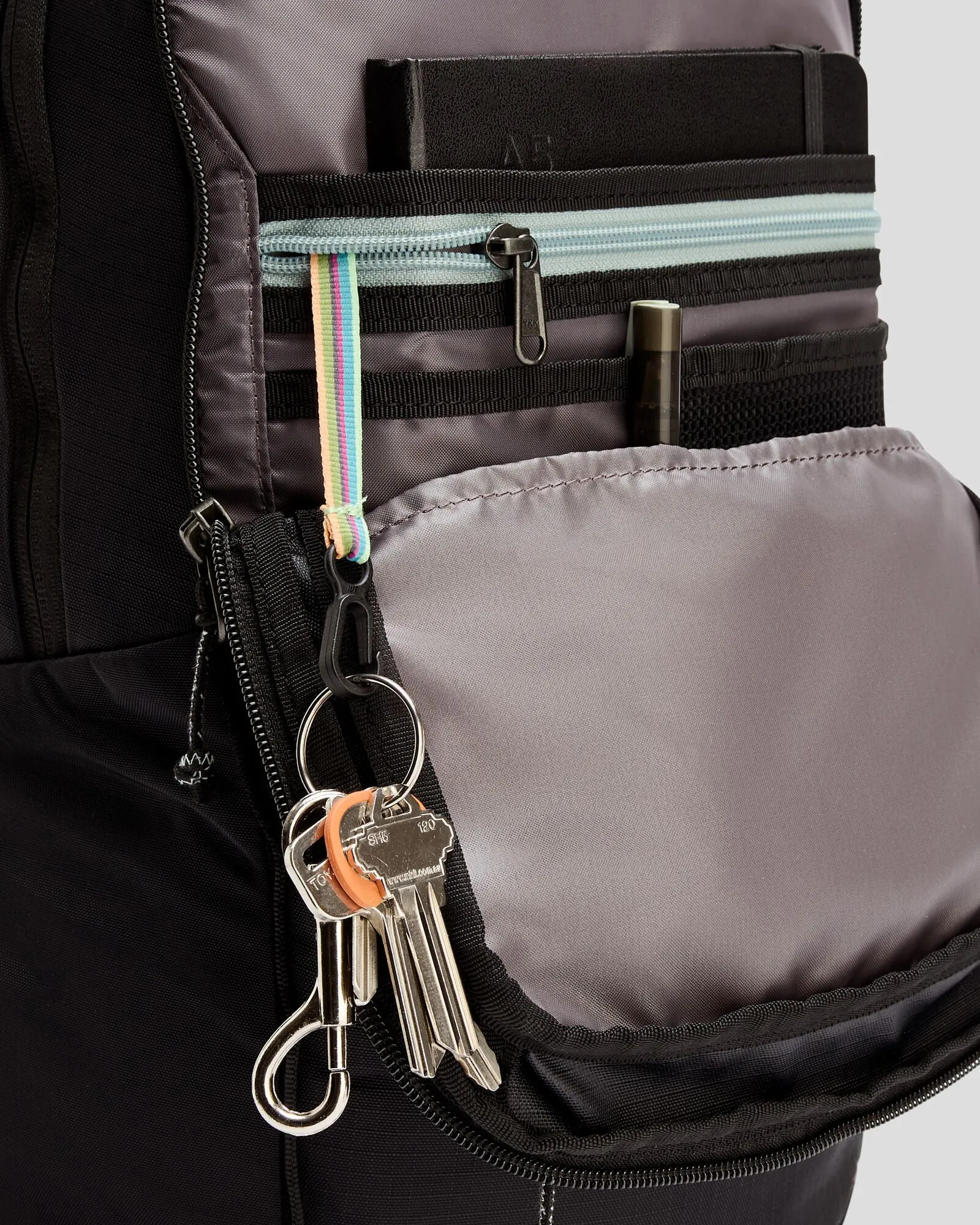 Axon Everyday Backpack - 25L - Black Stingray