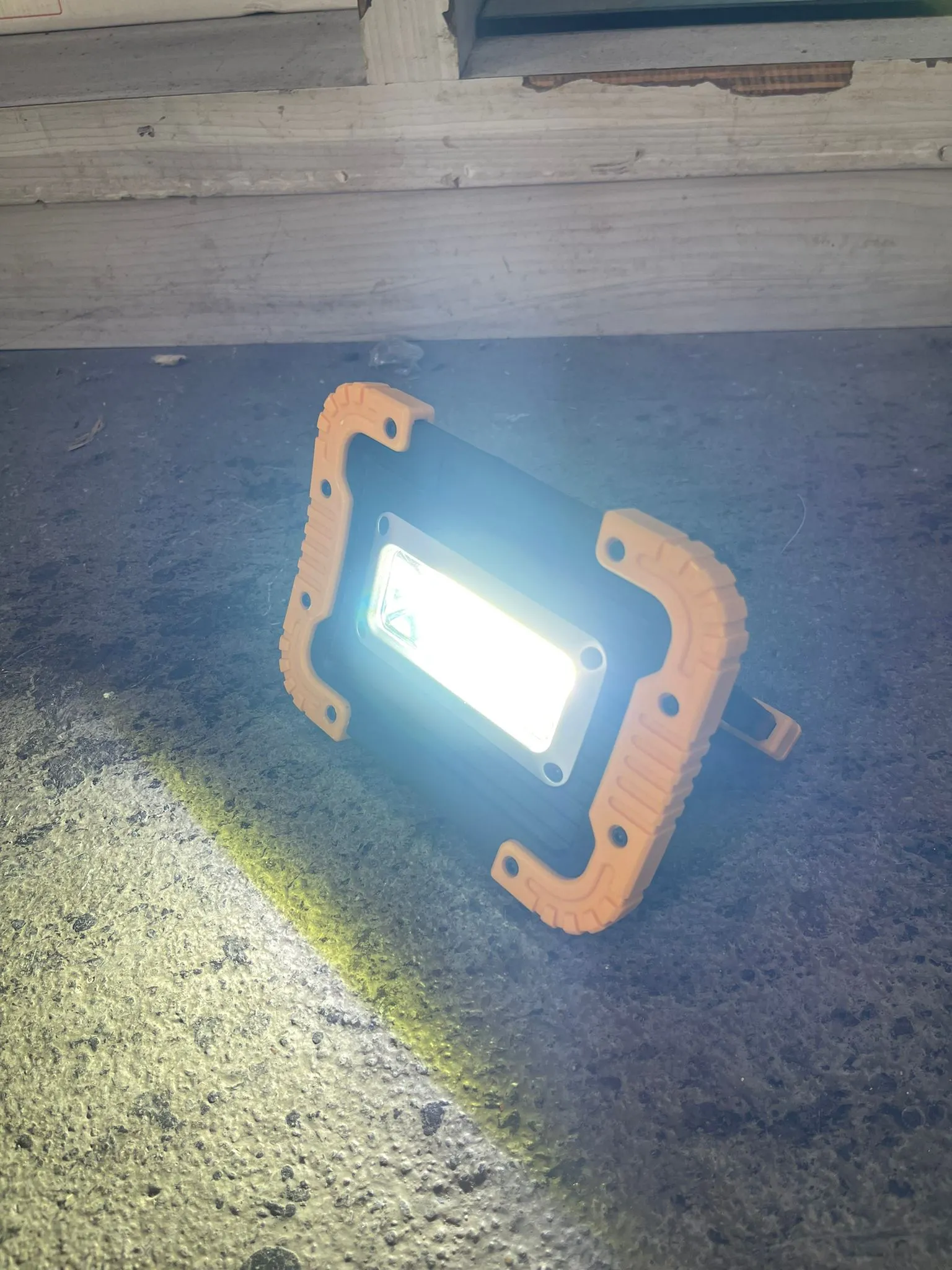 Rechargeable LED Work Light 750 lumens | Model : LED-750