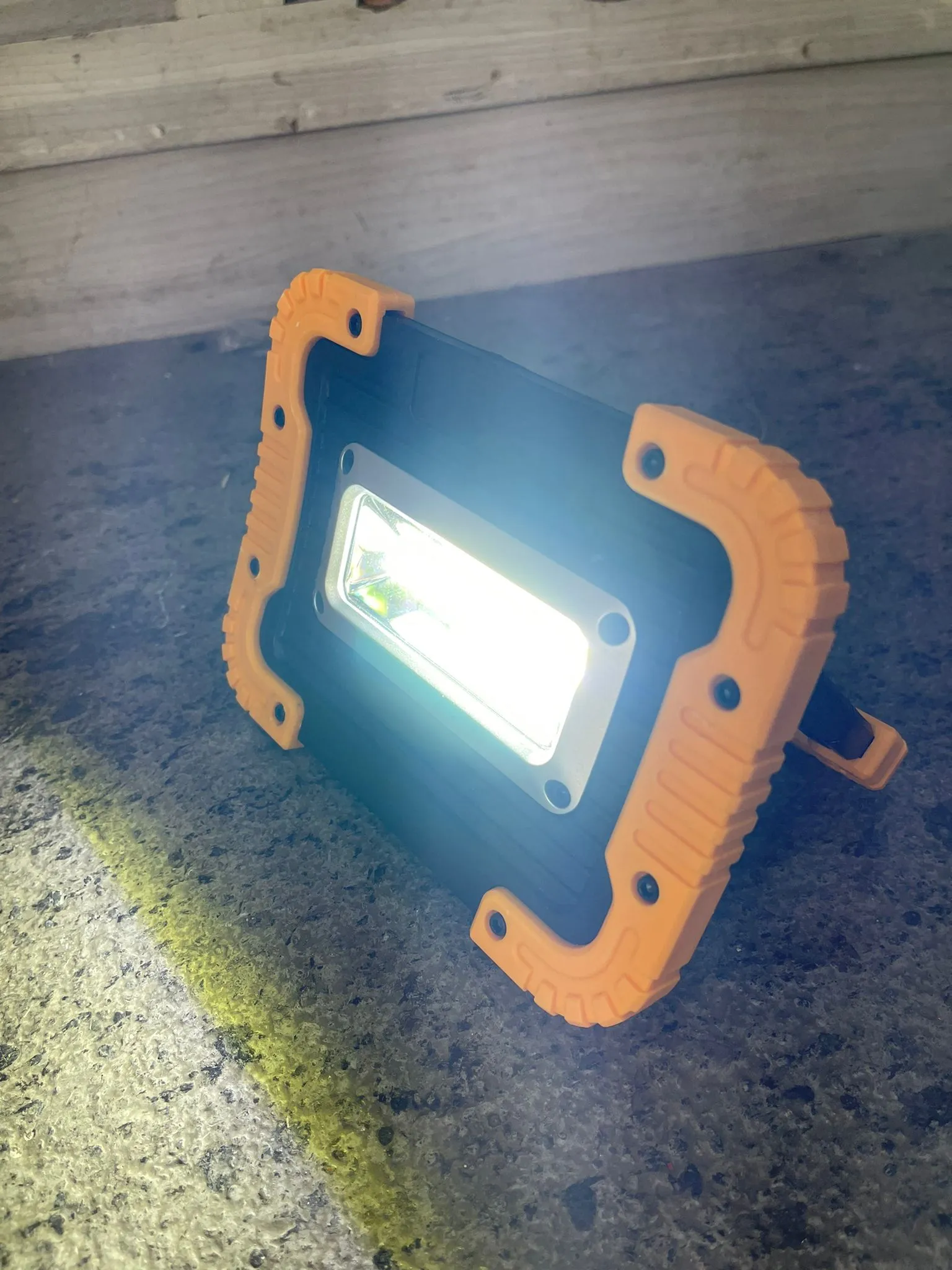 Rechargeable LED Work Light 750 lumens | Model : LED-750